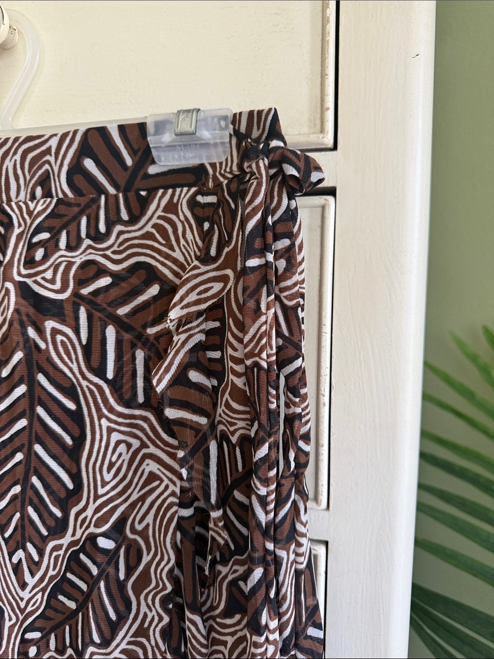 Jane and Delancey Brown and Cream top and skirt Leaf-Print size small - Picture 4 of 15